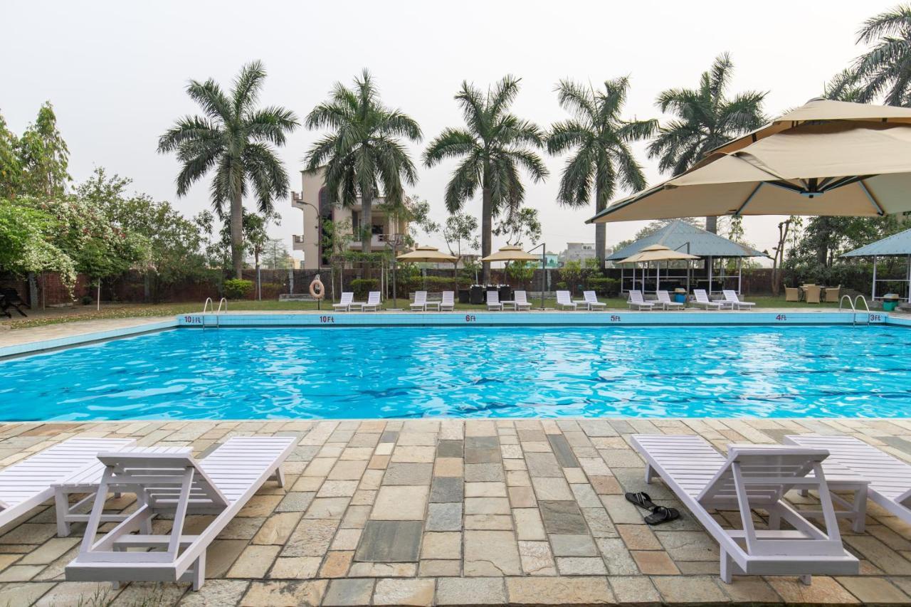 Dreamland Gold Resort & Hotel Bhairāhawā Buitenkant foto