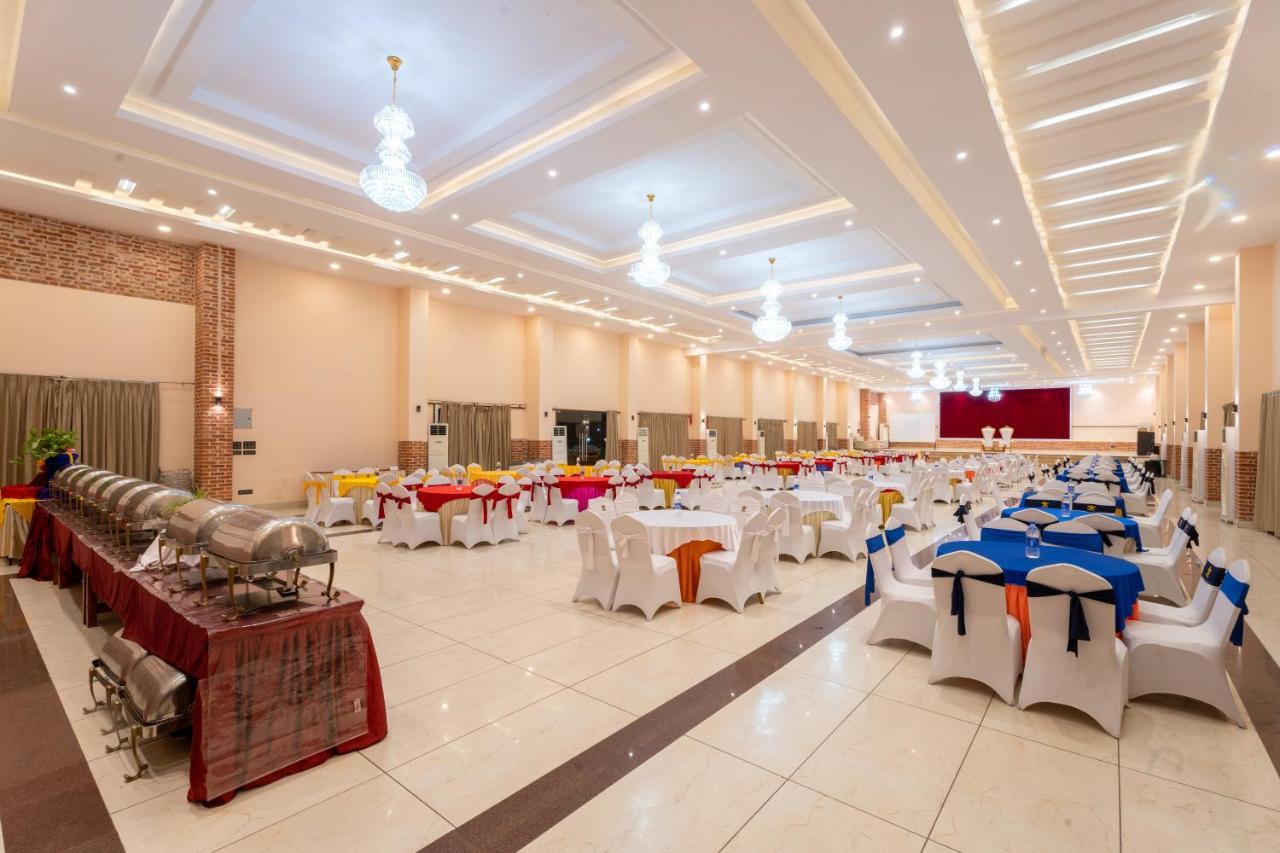 Dreamland Gold Resort & Hotel Bhairāhawā Buitenkant foto
