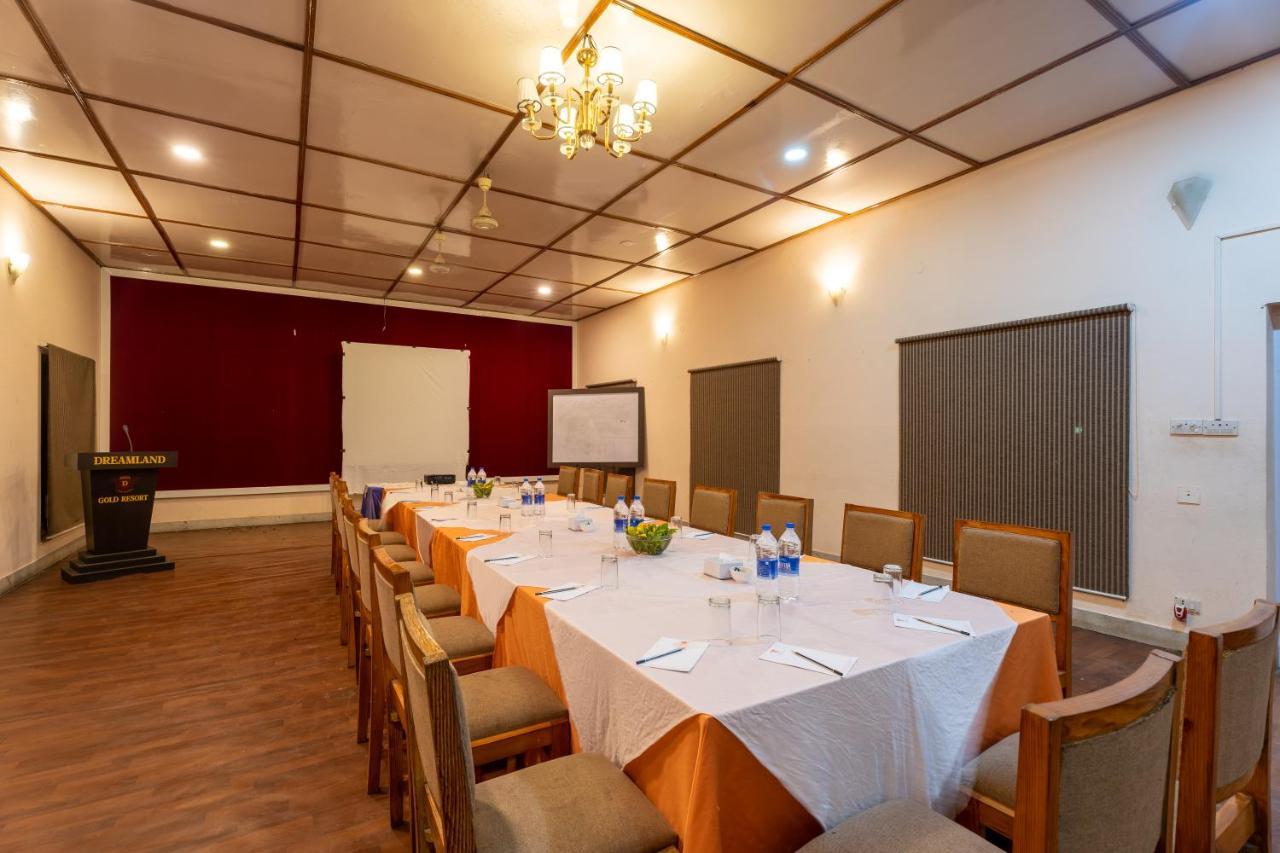 Dreamland Gold Resort & Hotel Bhairāhawā Buitenkant foto