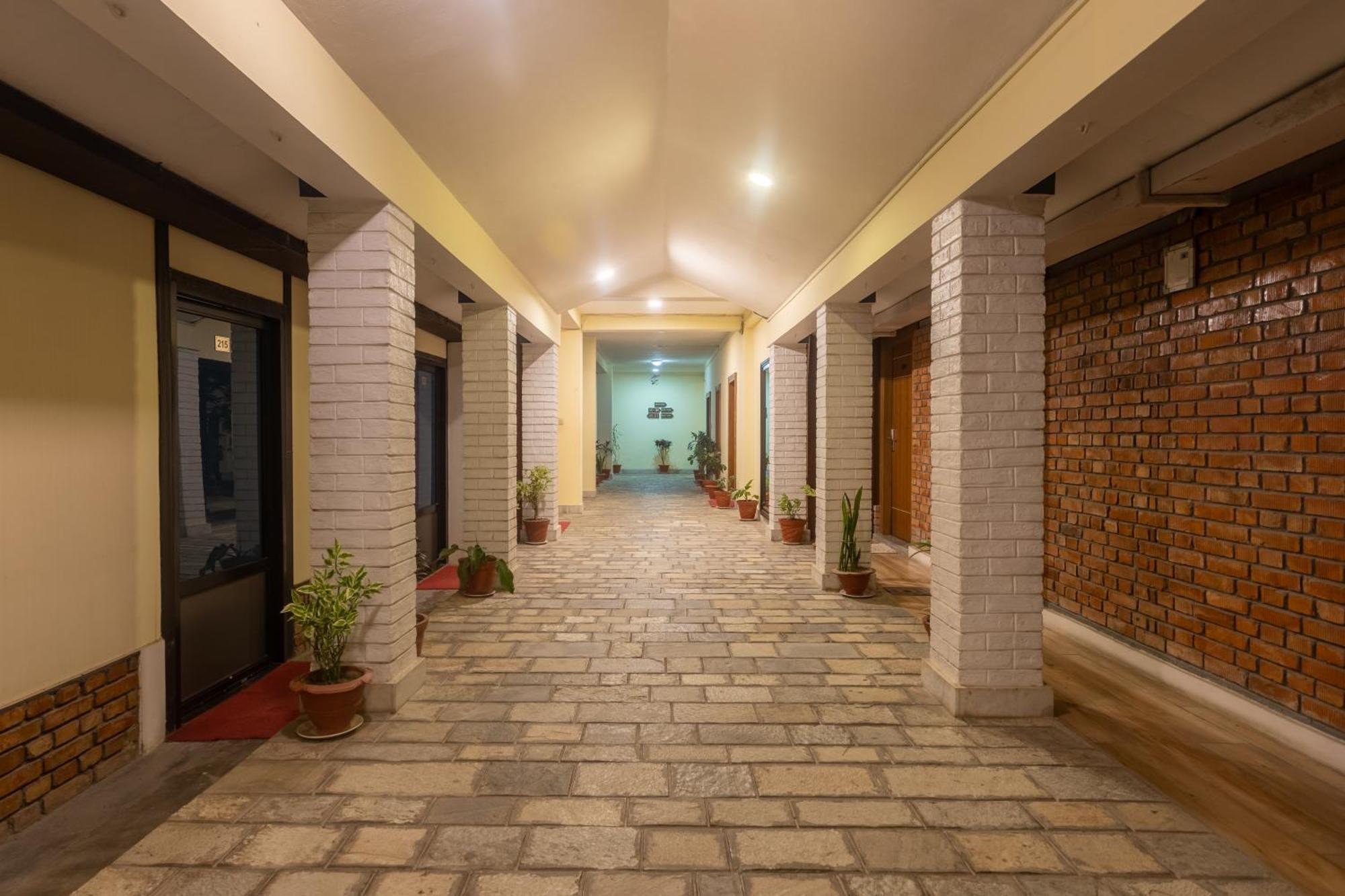 Dreamland Gold Resort & Hotel Bhairāhawā Buitenkant foto
