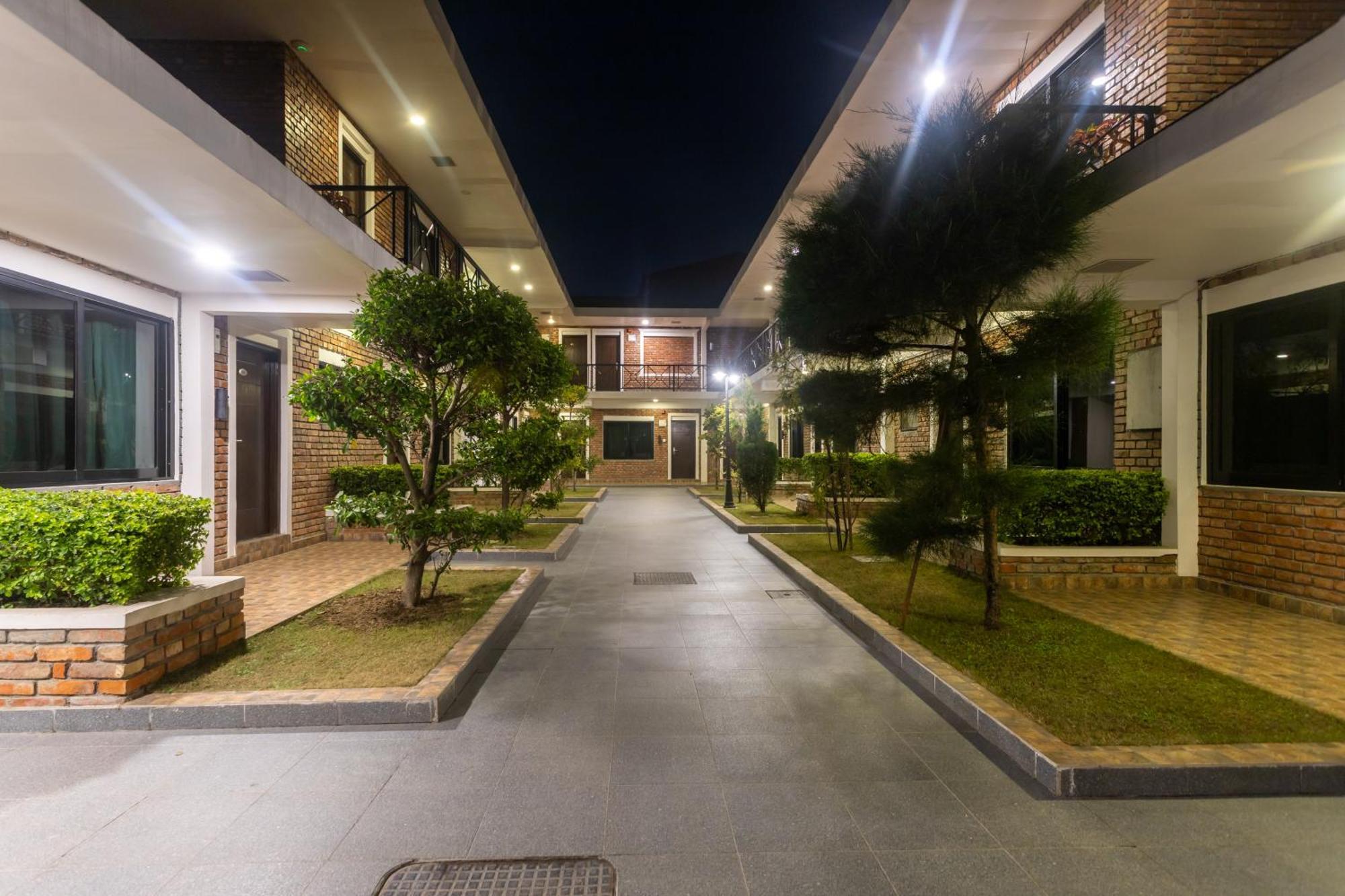 Dreamland Gold Resort & Hotel Bhairāhawā Buitenkant foto