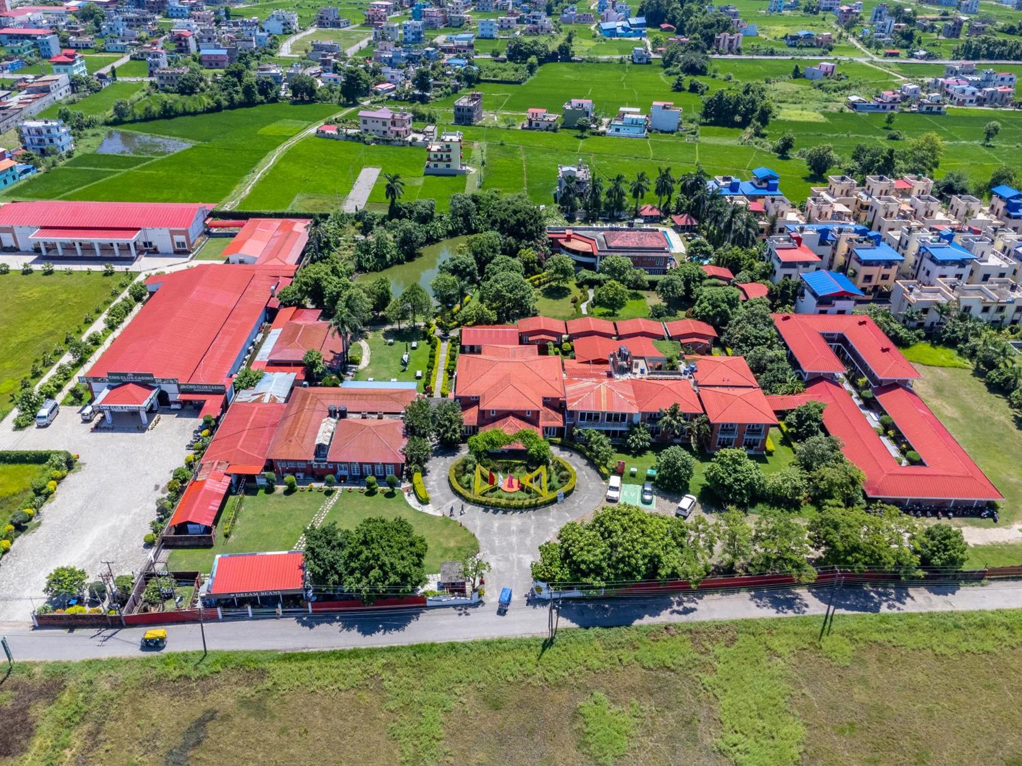 Dreamland Gold Resort & Hotel Bhairāhawā Buitenkant foto