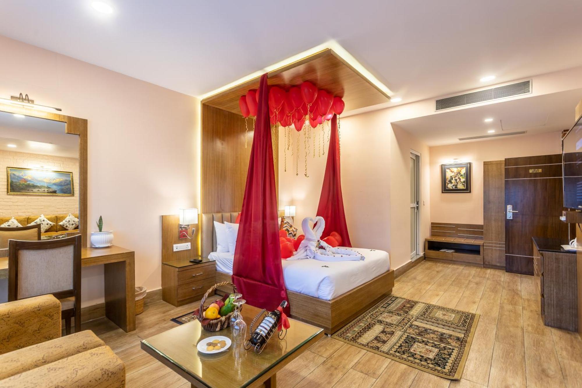 Dreamland Gold Resort & Hotel Bhairāhawā Buitenkant foto