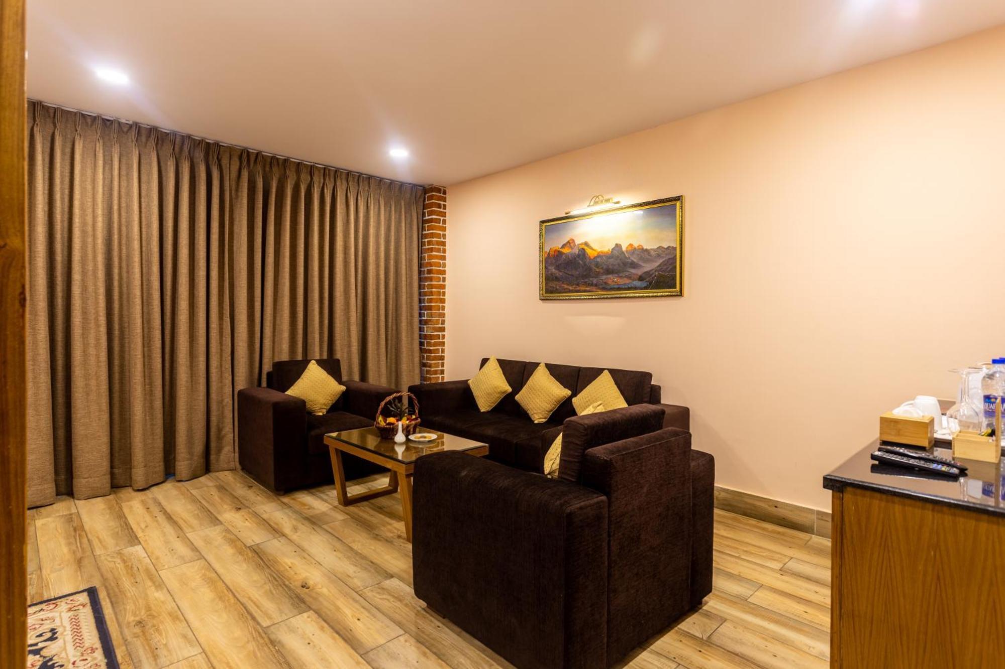 Dreamland Gold Resort & Hotel Bhairāhawā Buitenkant foto