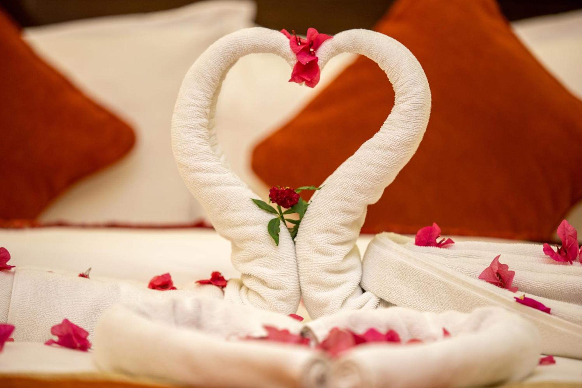 Dreamland Gold Resort & Hotel Bhairāhawā Buitenkant foto