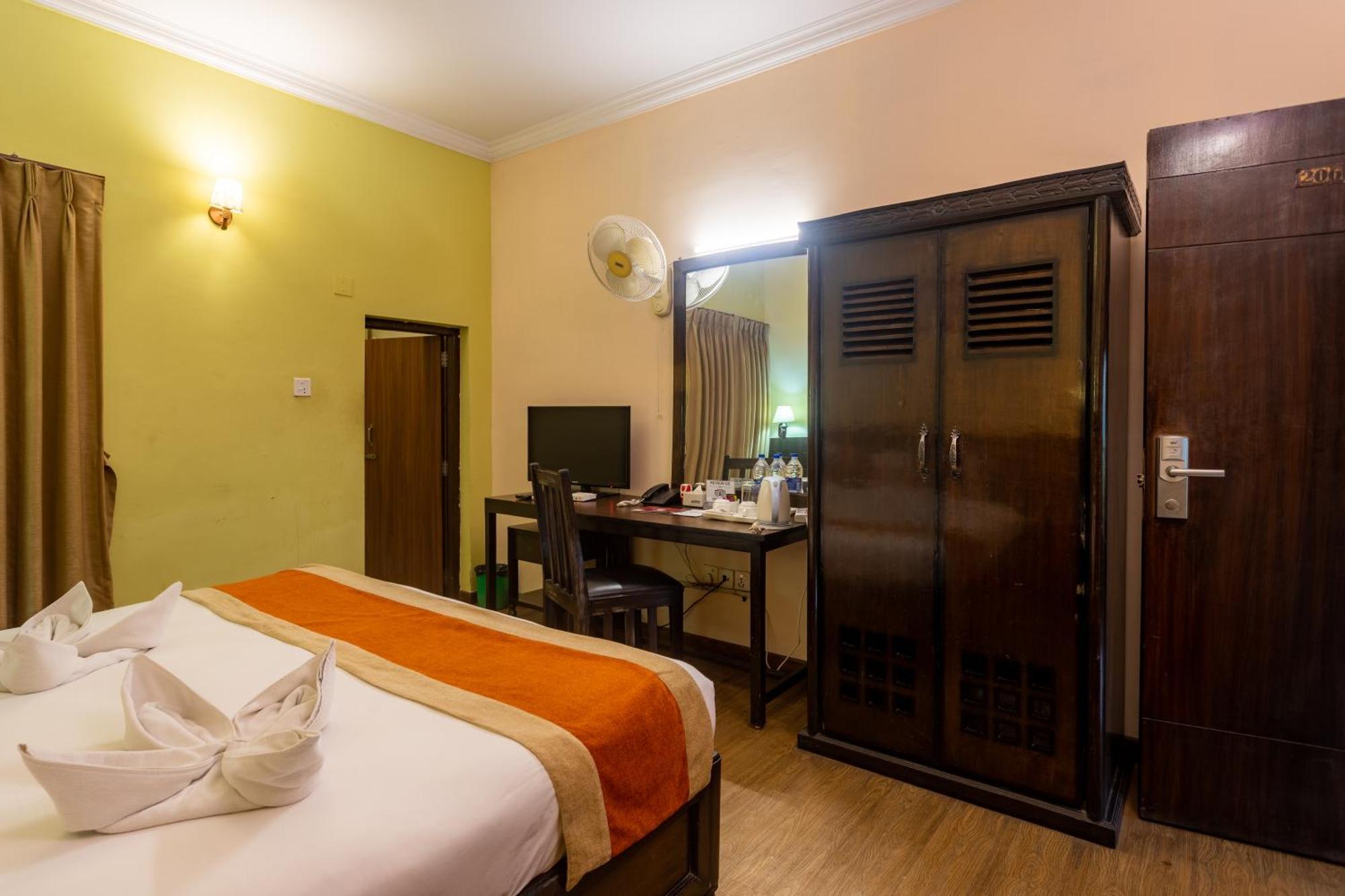 Dreamland Gold Resort & Hotel Bhairāhawā Buitenkant foto