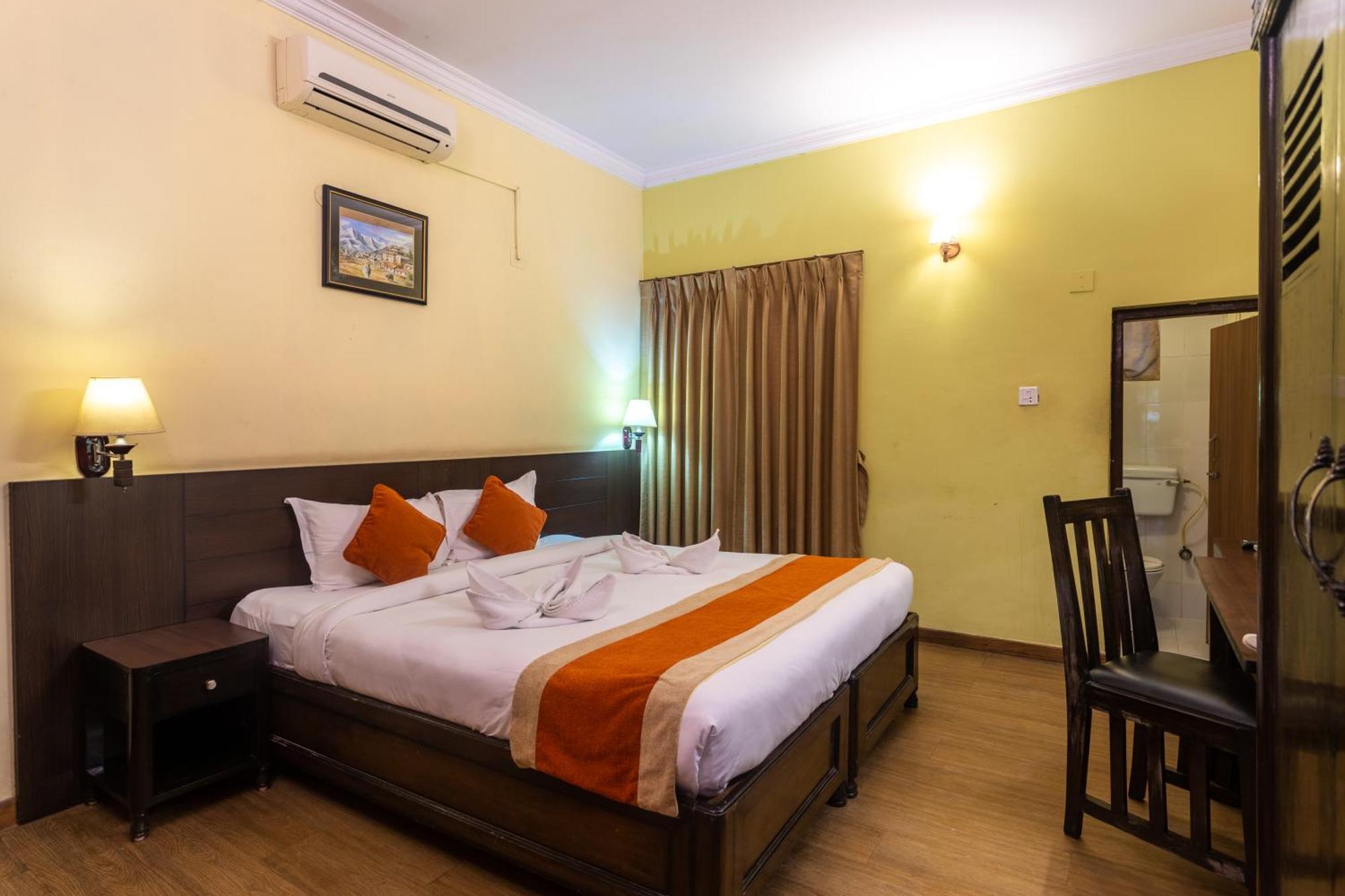 Dreamland Gold Resort & Hotel Bhairāhawā Buitenkant foto