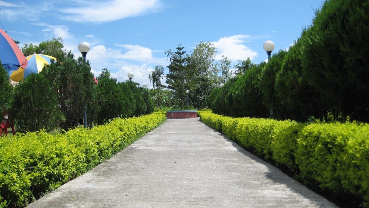 Dreamland Gold Resort & Hotel Bhairāhawā Buitenkant foto
